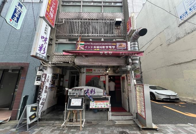 【港区】新橋駅・内幸町駅の2駅利用可能／路面店／カレー屋居抜き物件／オフィスワーカーで賑わうエリア！／7.29坪